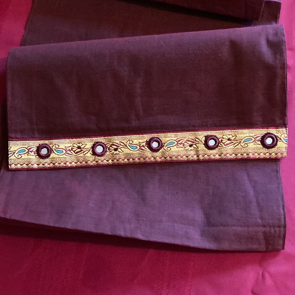 Tablewear By Marsha Blanke NWOT Table Runner Burgundy Color Made in India - Picture 3 of 7